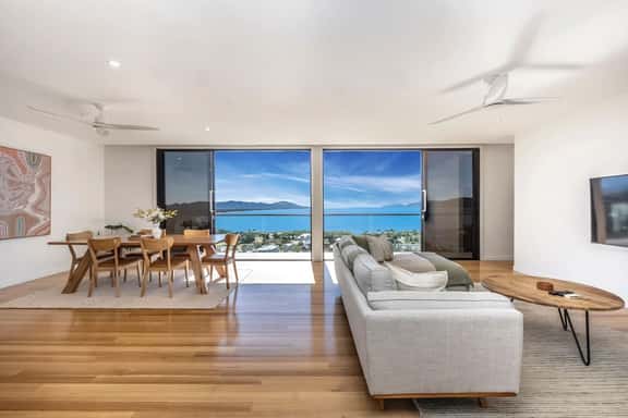 Ocean Views Villa Townsville - Image 1