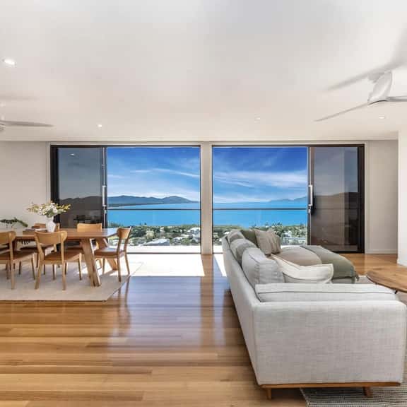 Ocean Views Villa Townsville - Image 1